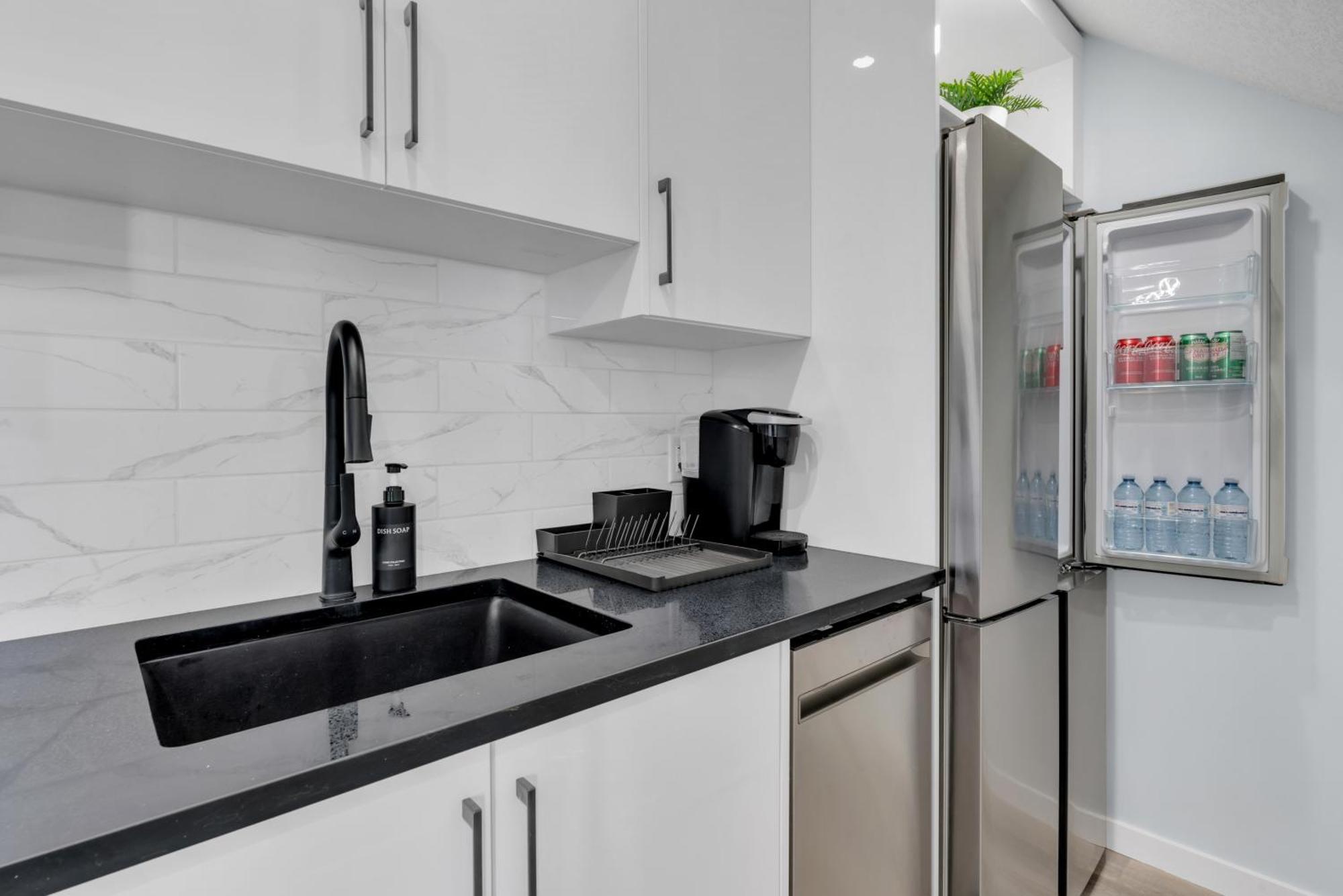 You Will Love This 2Br Guest Suite In Se カルガリー エクステリア 写真